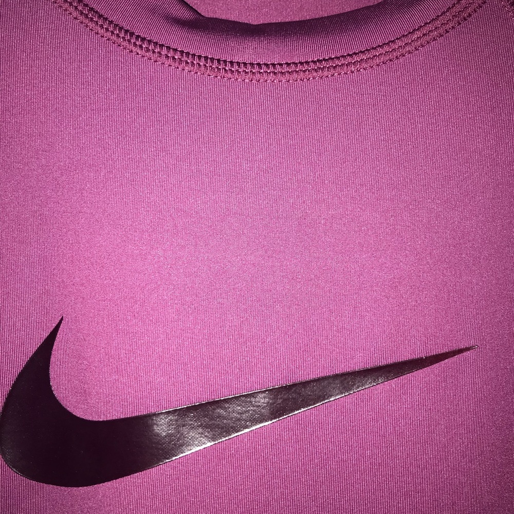 NIKE swim cover top. 40+ sun protection! DriFit